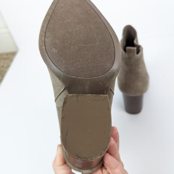 Qupid Women Shoes Grey Taupe Slay Slip On Ankle Boot Size 7.5 - Picture 7 of 8